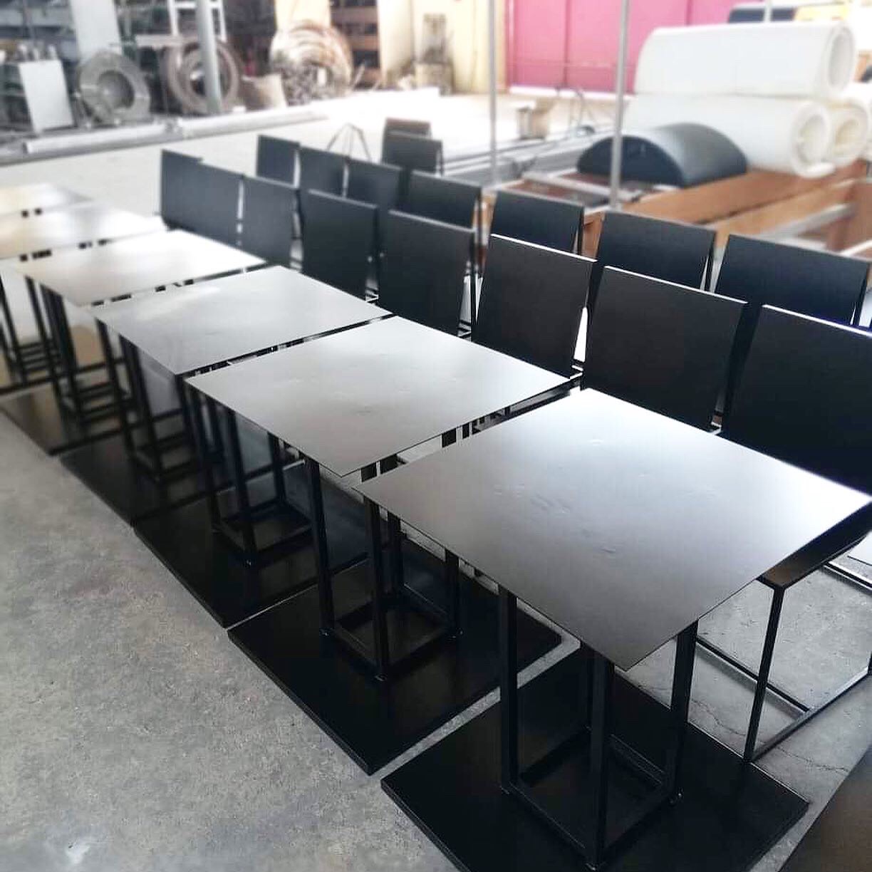 metallika epipla estiatoriou