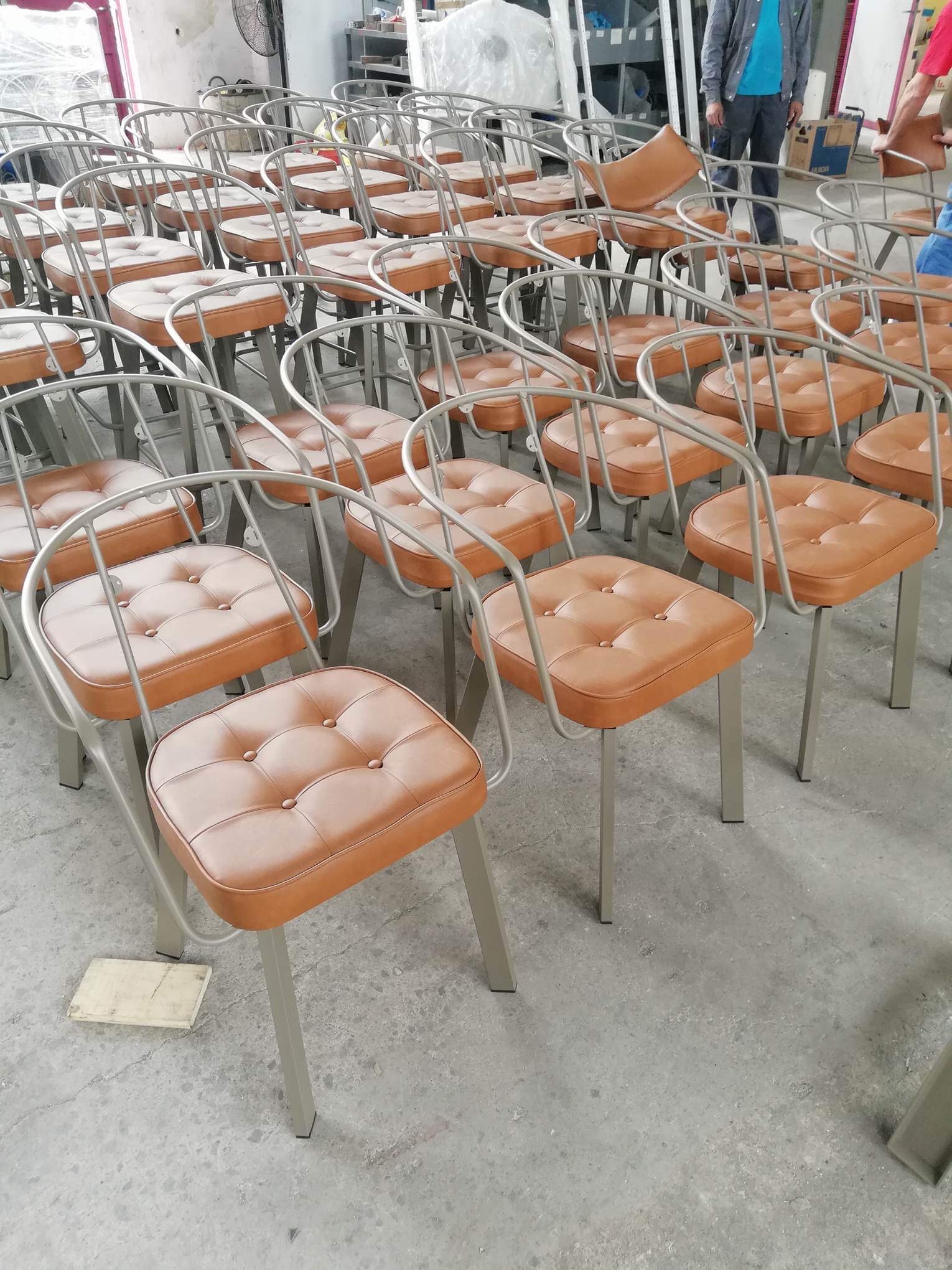 metallikes karekles estiatoriou