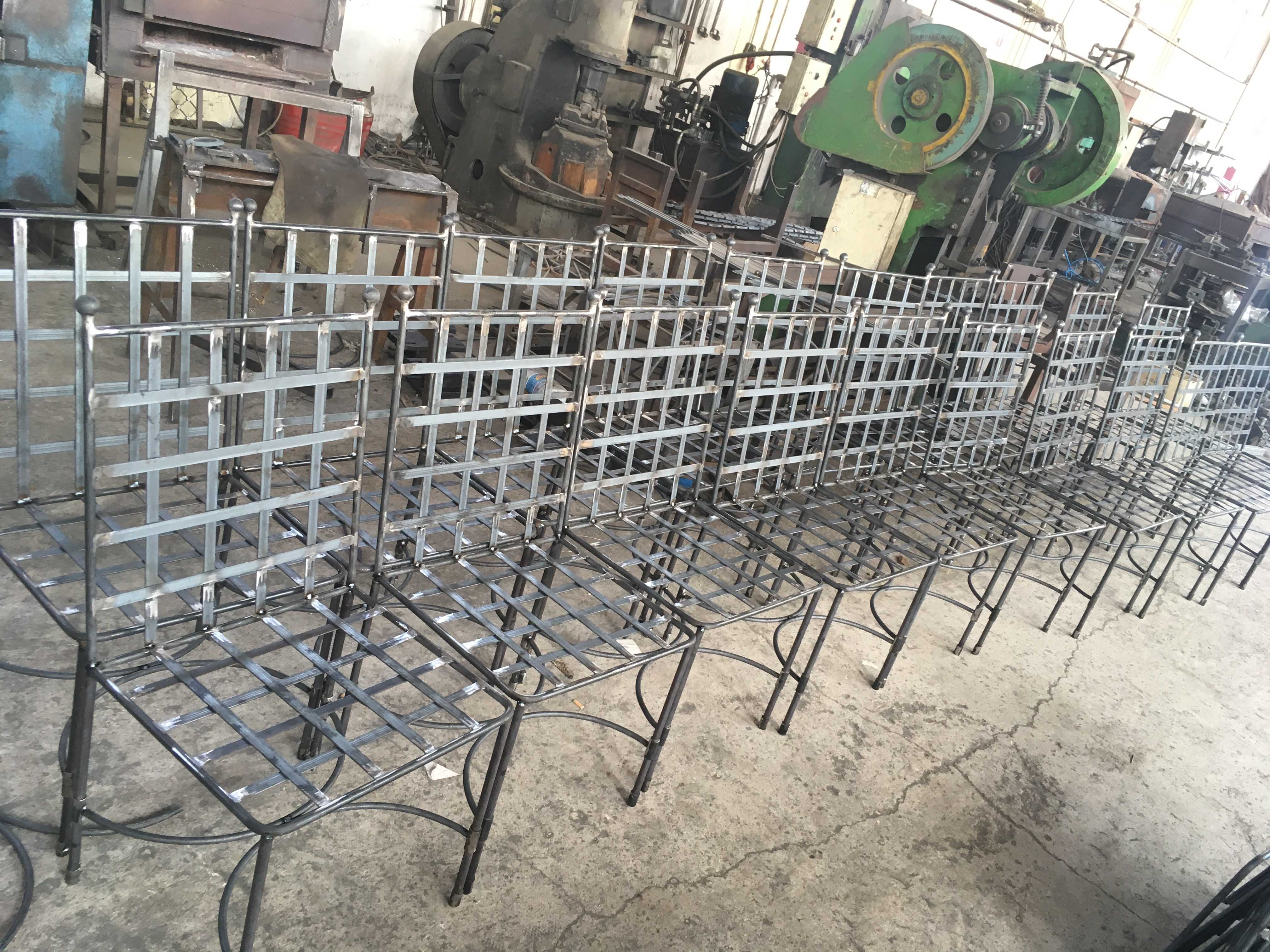 metallikes karekles kafeterias