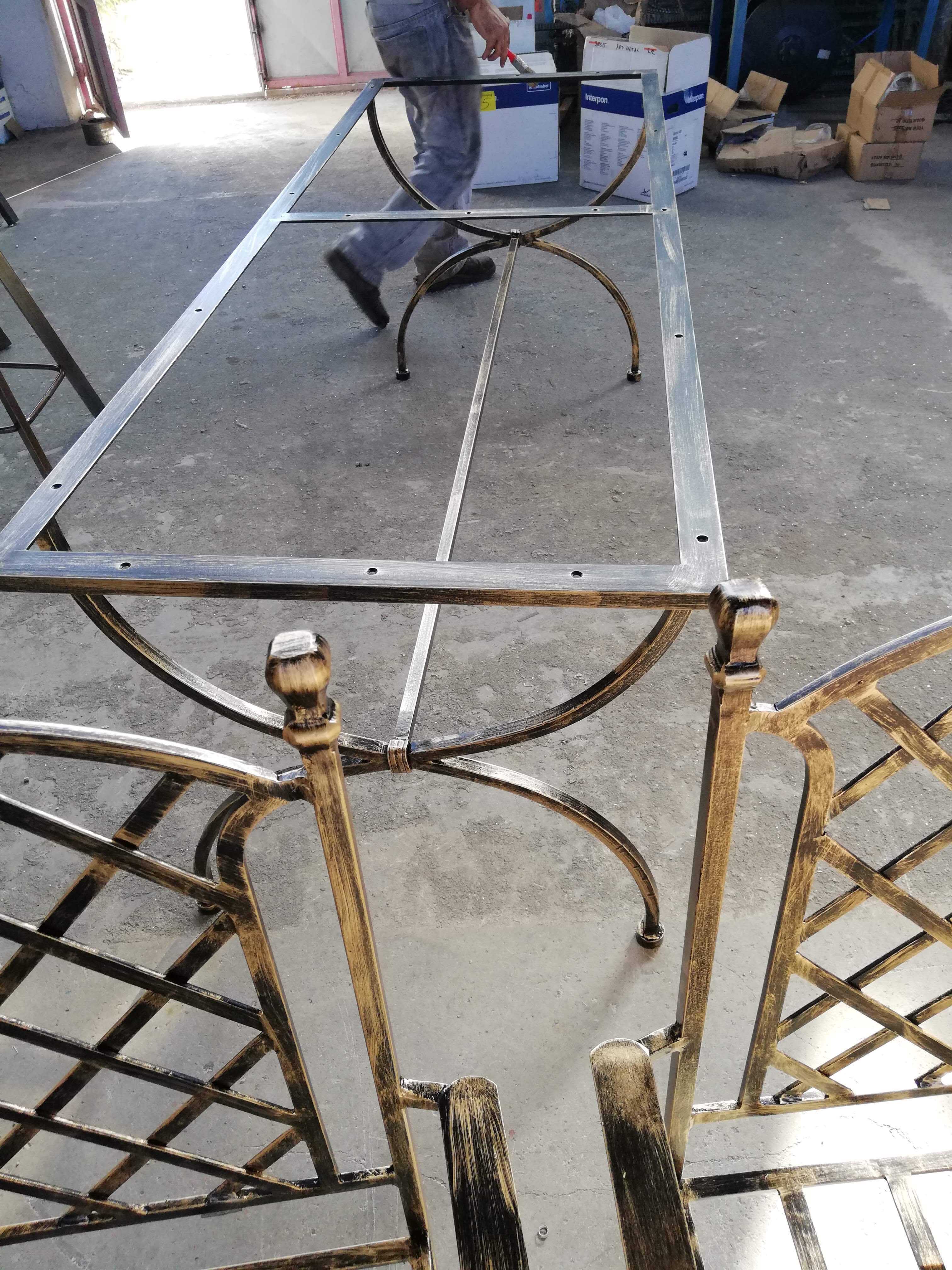 metalliko trapezi kafeterias 3