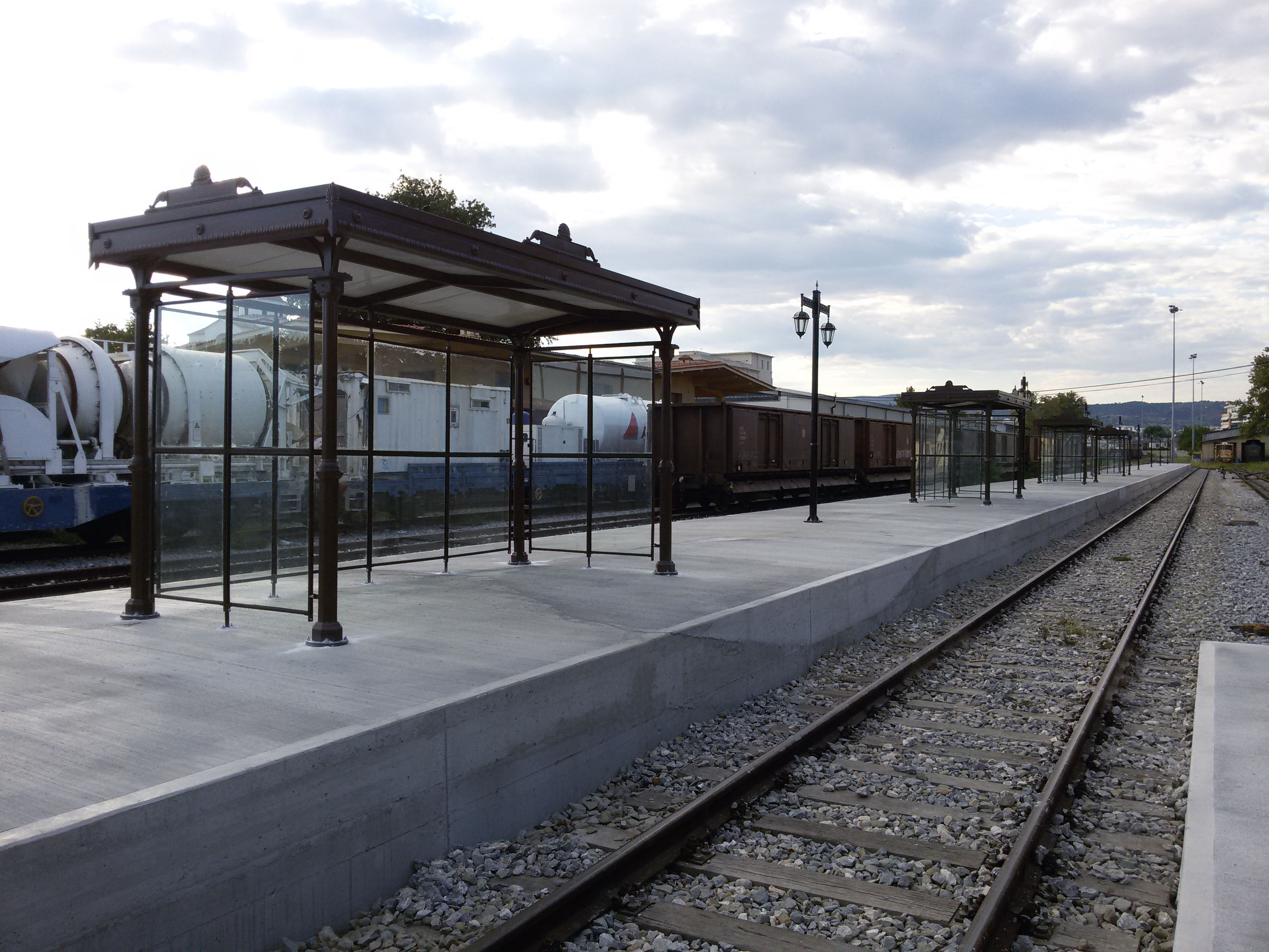 stathmos trainose art metal